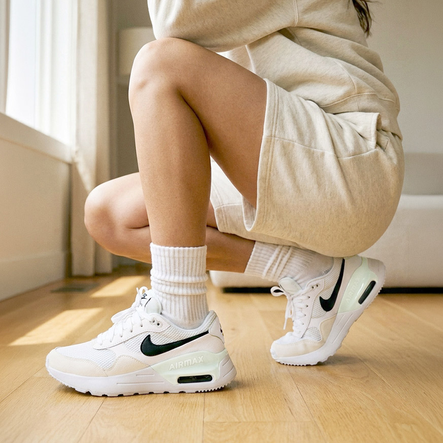 NIKE