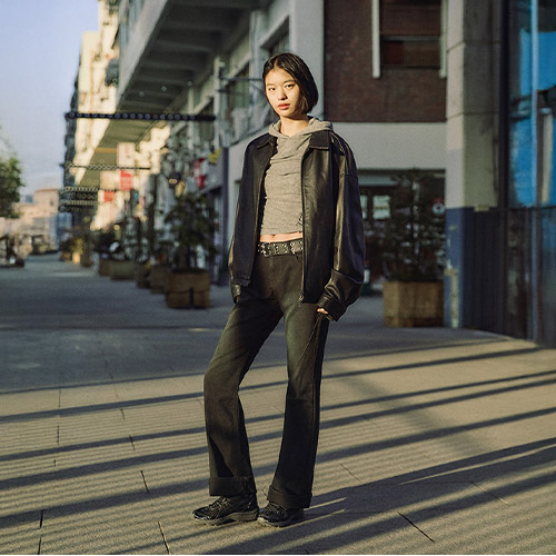 식지 않는 인기 ASICS