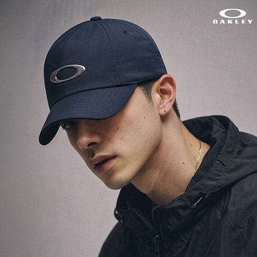 지금 가장 주목받는 오클리 캡