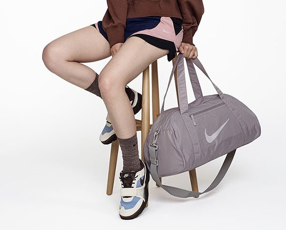 NIKE