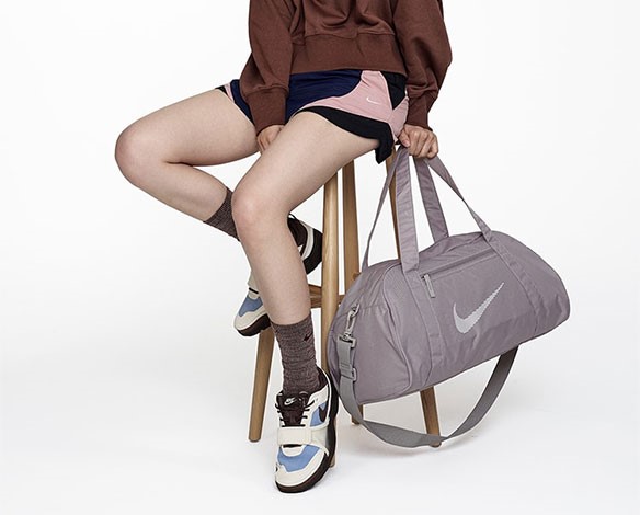 NIKE