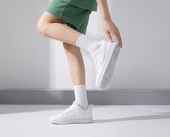 NIKE