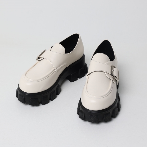 청키 버클 로퍼