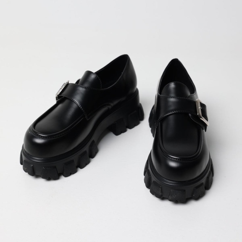 청키 버클 로퍼