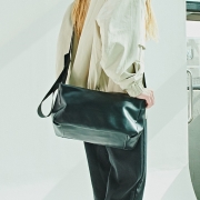 A1012 에펠 베이직 미니멀 레더 크로스백 | 블랙