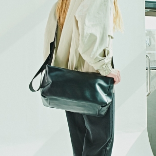 A1012 에펠 베이직 미니멀 레더 크로스백 | 블랙