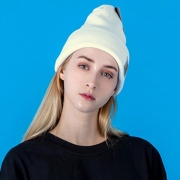 아크릴릭 와치햇 비니 | WINTER WHITE