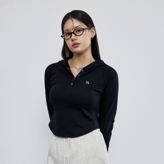 메탈릭 버튼 슬림 후드 롱 슬리브 블랙