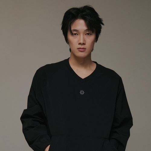 엑티브 브이 풀오버 롱슬리브 블랙