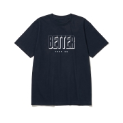 btss26 깔끔 그 잡채 로고 그래픽 반팔티셔츠 | 네이비