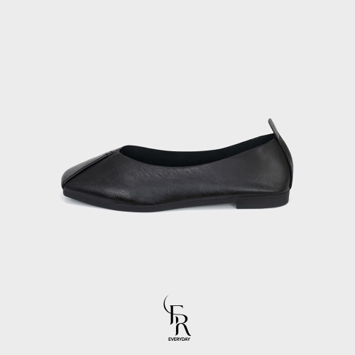 에브리데이 라흐티 사선 절개 포인트 플랫 슈즈 ED2603 | 블랙
