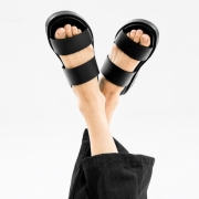 b2432 카트마이 더블스트랩 가죽 슬리퍼 | 블랙