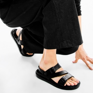 b2423 레드우드 슬래쉬 버클 샌들 | 블랙